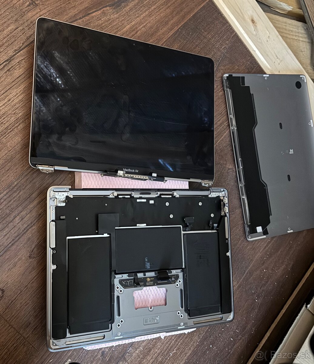 Kúpim poškodený MacBook Air M1