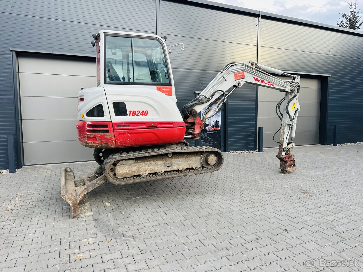 Pásové rypadlo Takeuchi TB 240 POWERTILT