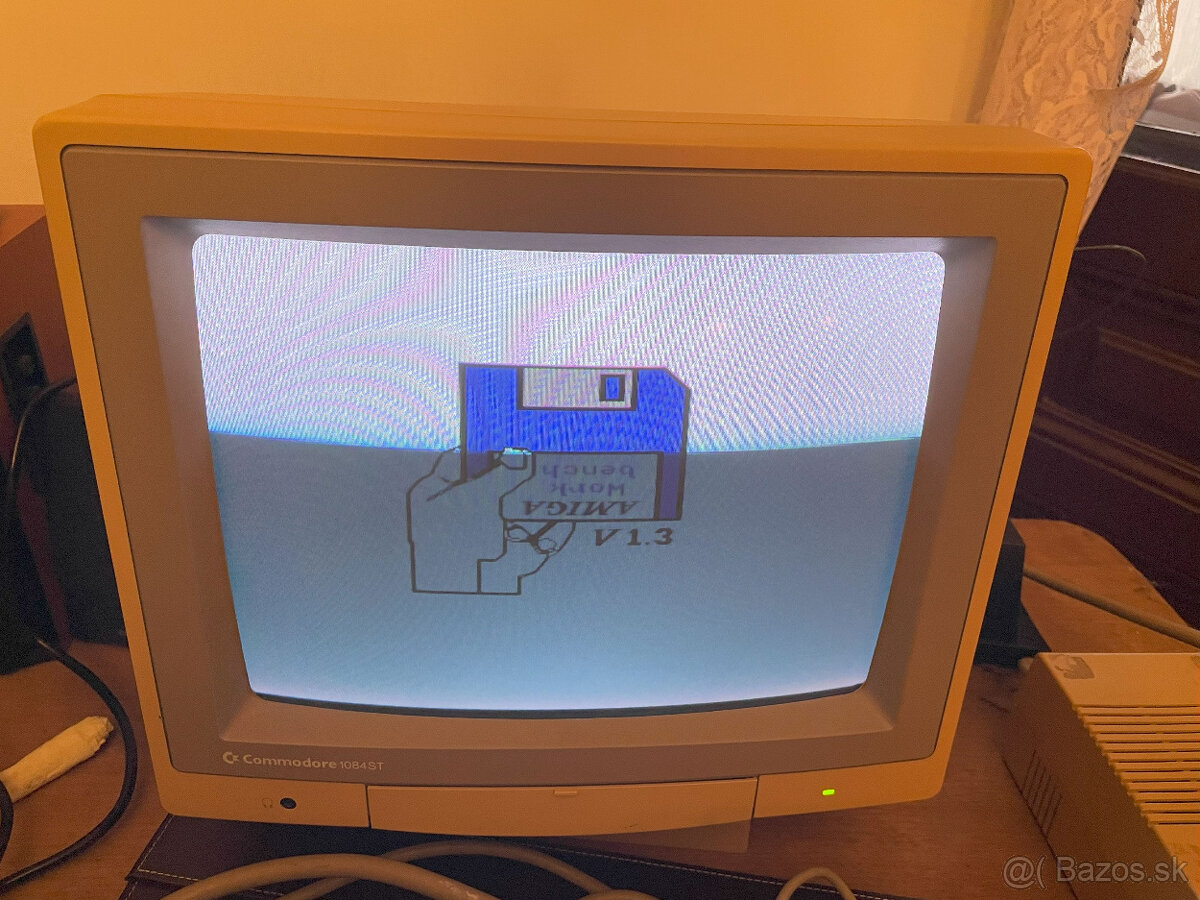 CRT monitor Commodore 1084st (rezervovane)