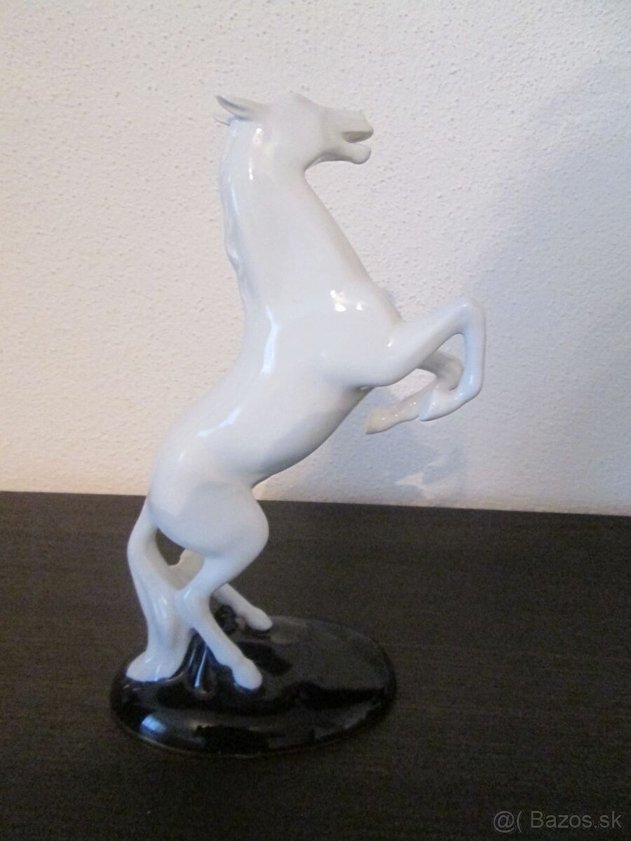 ROYAL DUX - soška Biely kôň