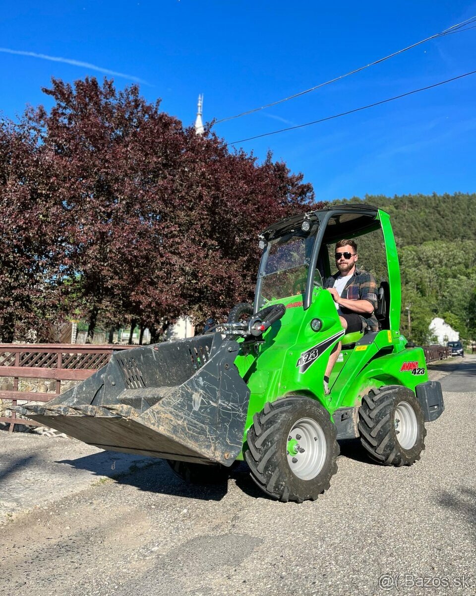 Prenájom Nakladačov Avant s Náradím