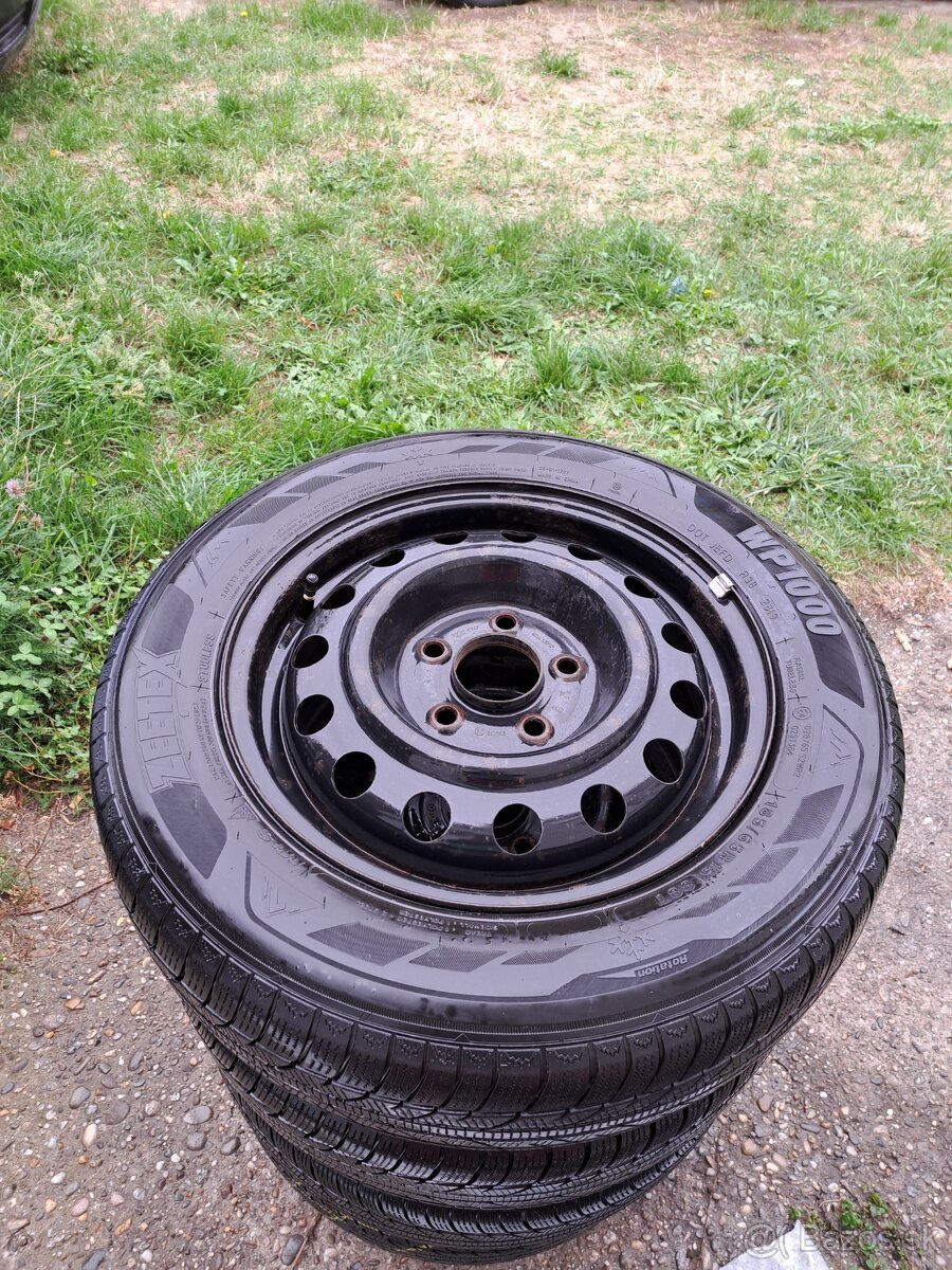 ZIMNÉ PNEUMATIKY 185/65 R15 NA DISKOCH