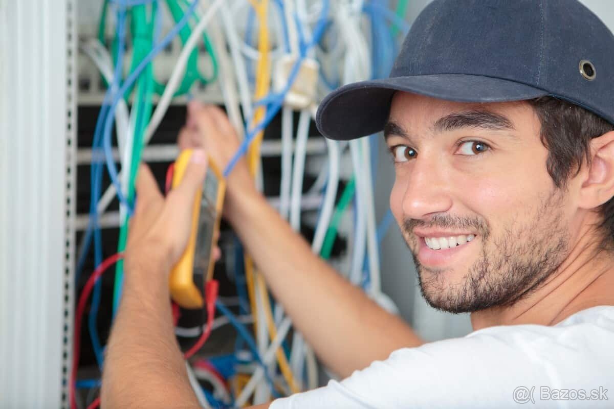 Hľadáme Elektrikárov, Pomocných Elektrikárov a Ucelené Elekt