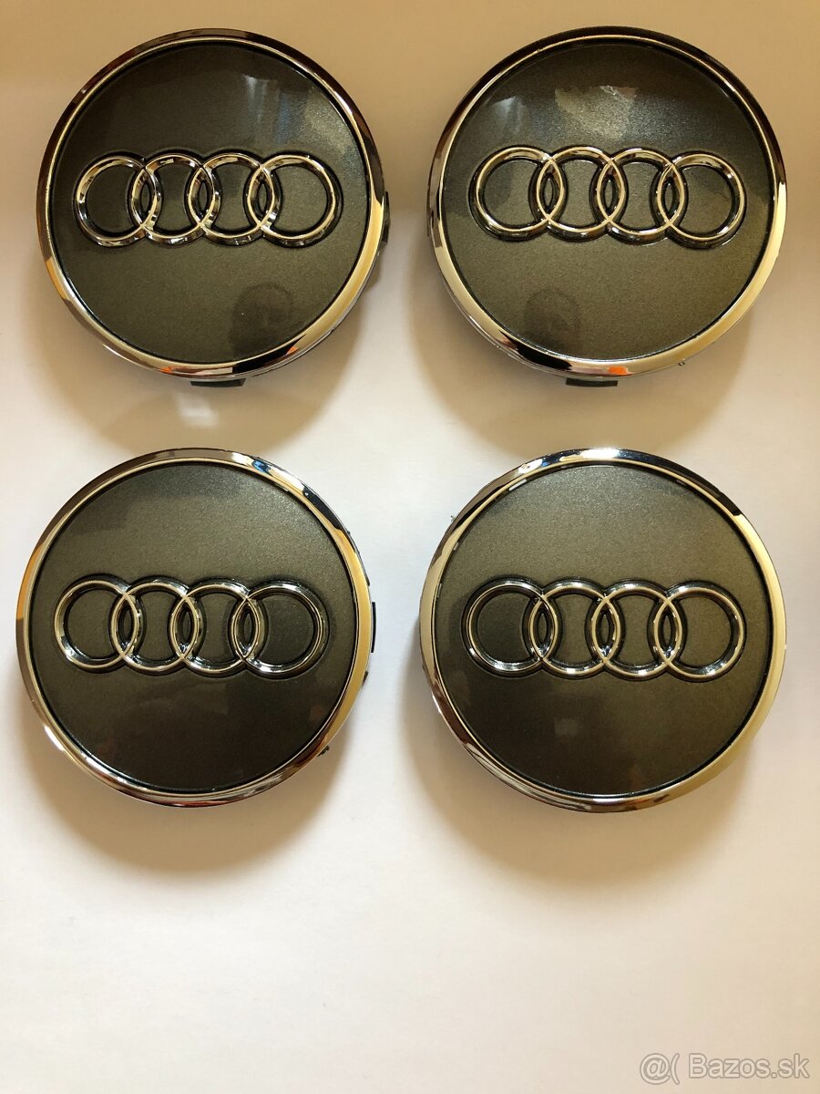 Stredové krytky/pukličky Audi priemer 61 mm čierne/sivé