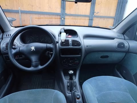 Peugeot 206XT