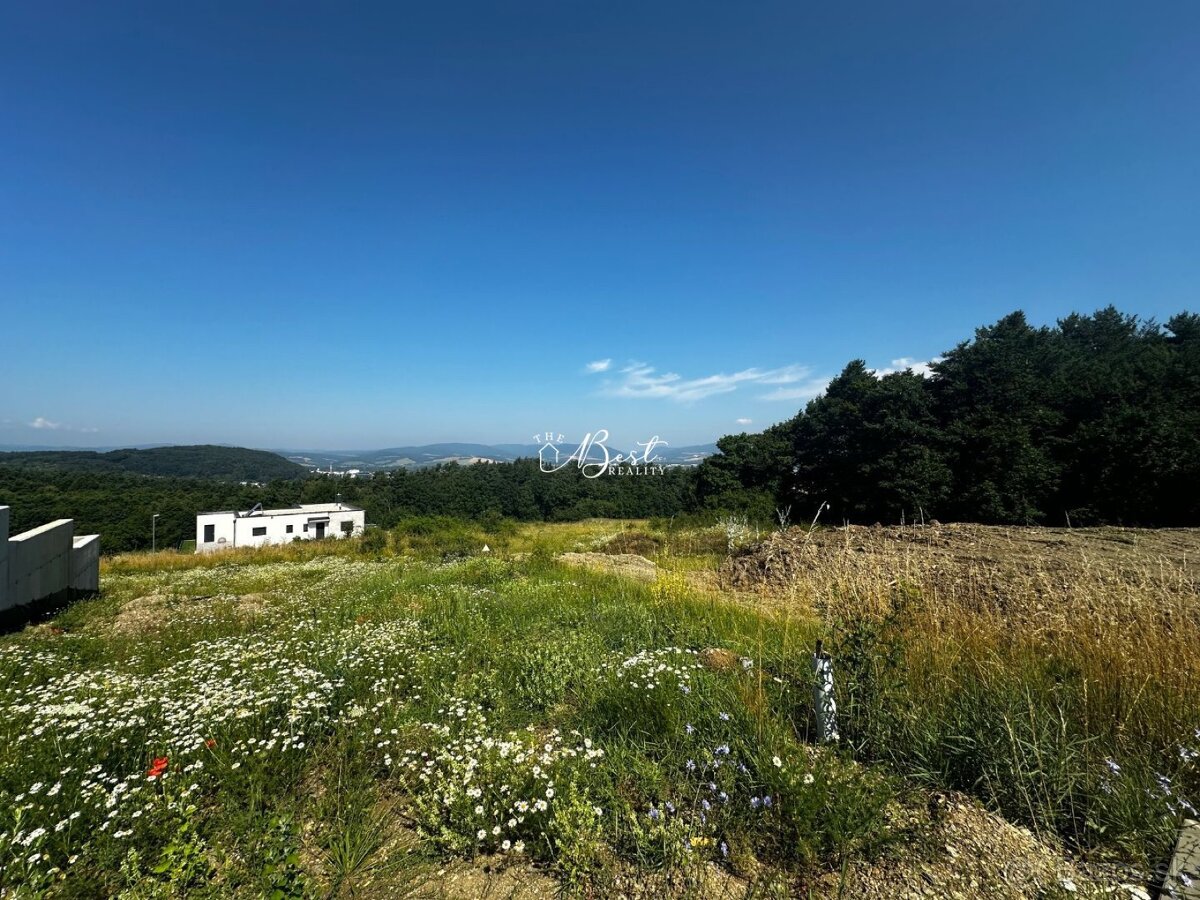 Stavebny pozemok Medove luky - Višňová ul. 1302 m2