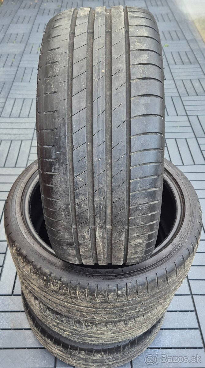 225/40r18 GoodYear