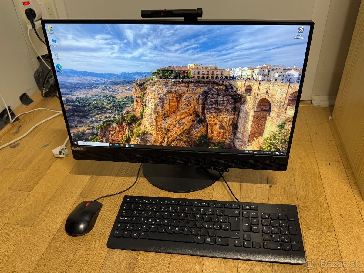 Lenovo Thinkcentre All in one počítač - I5 9gen 16/512