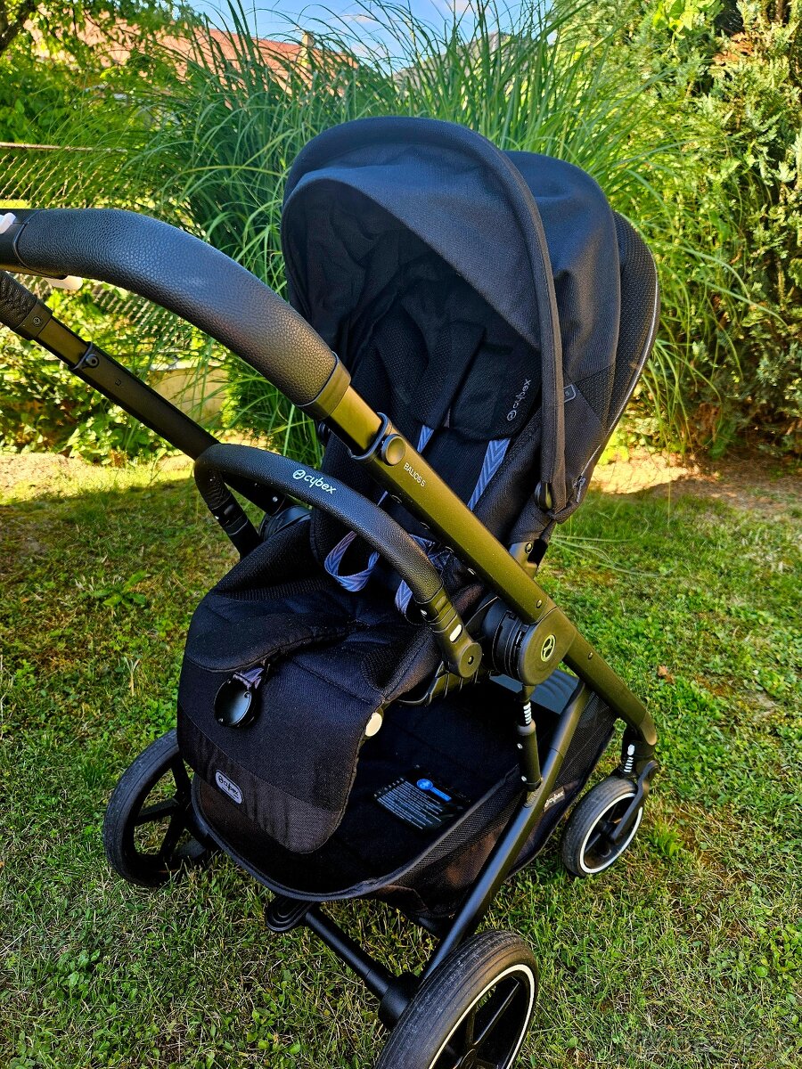 CYBEX Kočík športový Balios S Lux Black Moon Black 2023 Gold