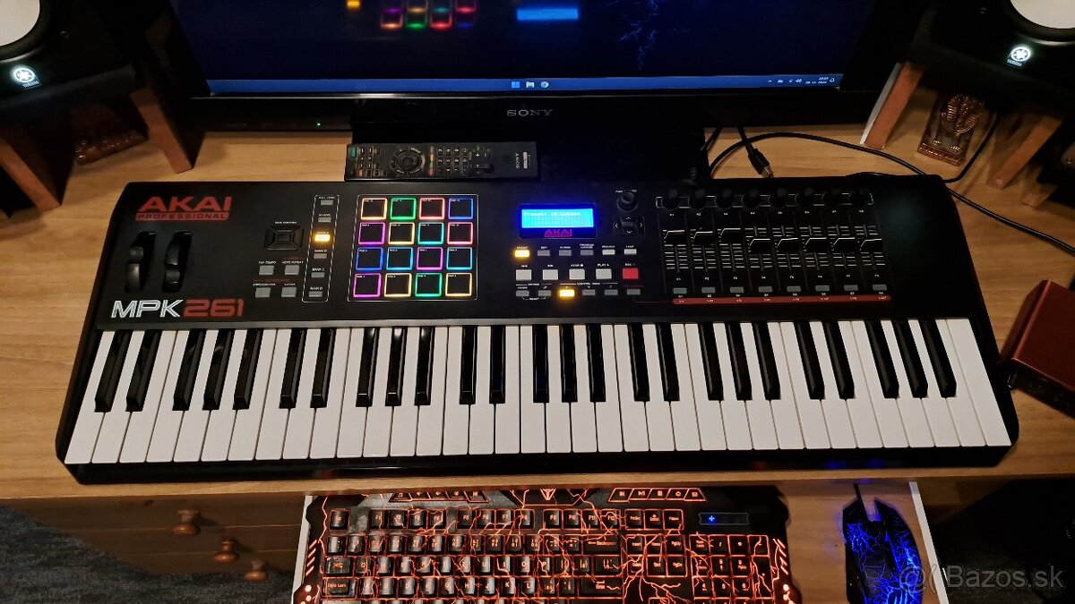 Akai MPK261 midi klávesy