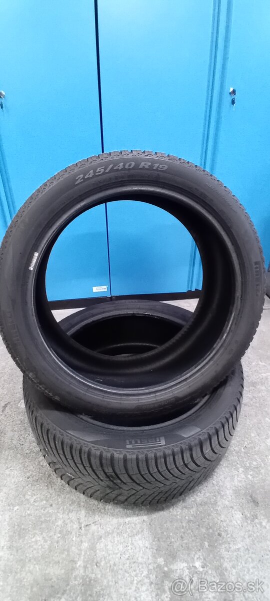 245/40 R19 Celoročné