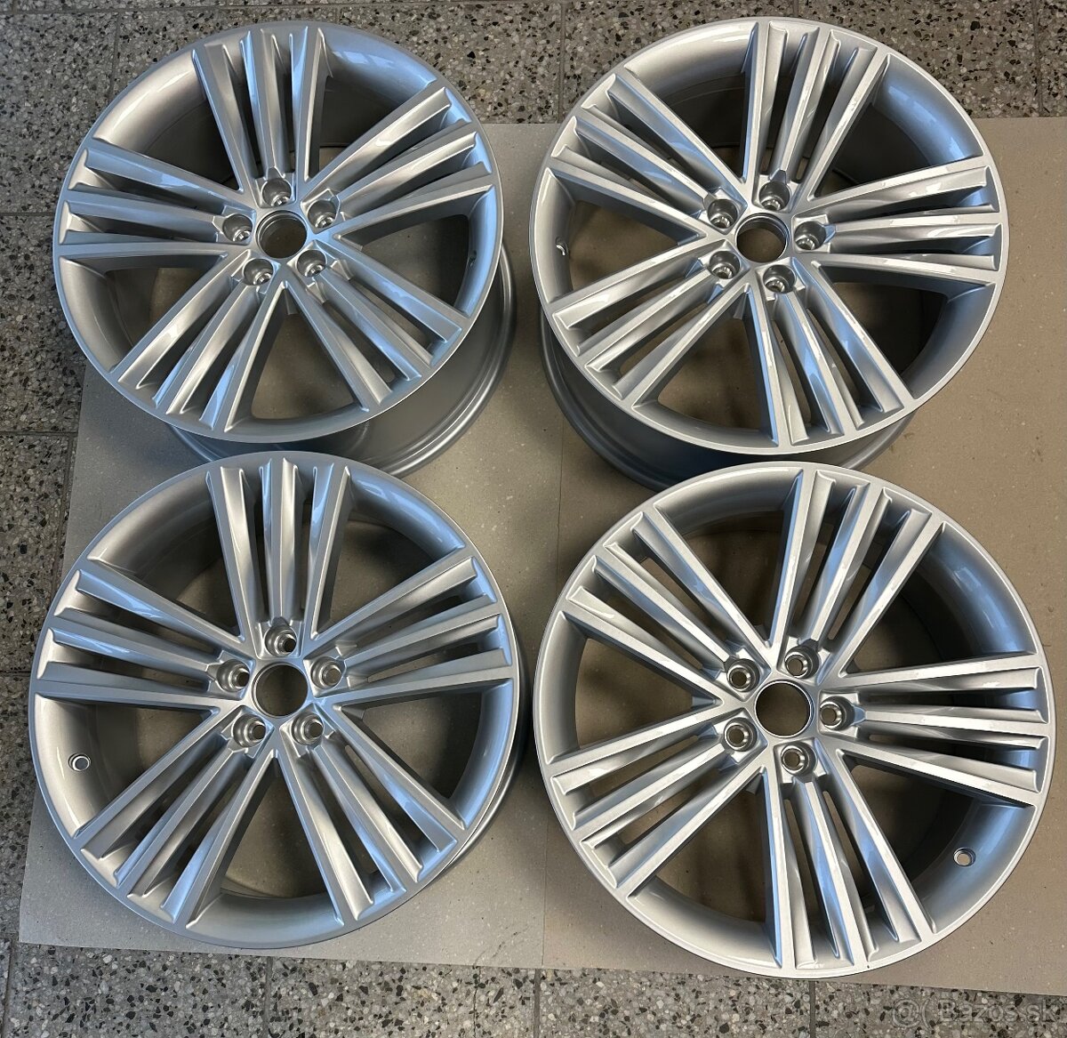 Originál alu Škoda Scala / Kamiq Sirius r18 5x100