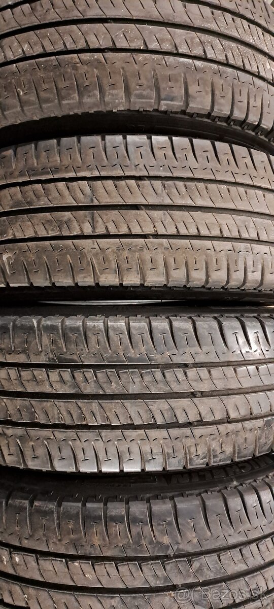 Predám 4ks slušné letné 215/60r17C Michelin na dodávku