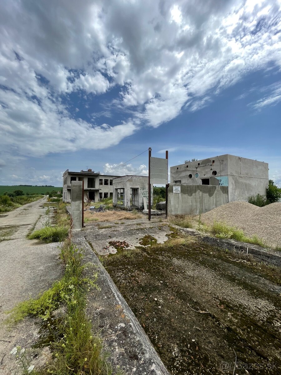 Objekty na sklady a výrobu 6000 m2 - poľnohospodárska výroba