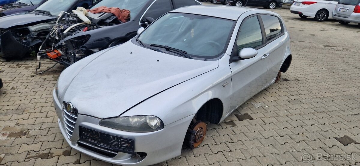 Lacno rozpredám Alfa Romeo 147 na náhradné diely