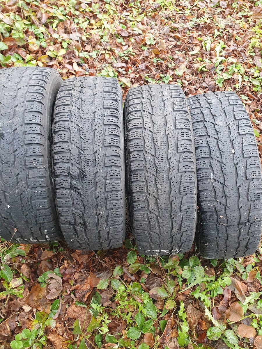 Zimné pneumatiky  NOKIAN 215/70 R15 C