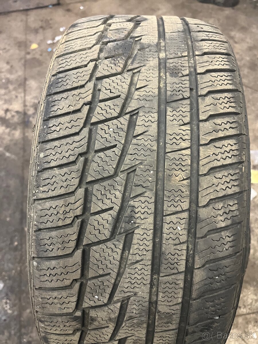 225/40 R18