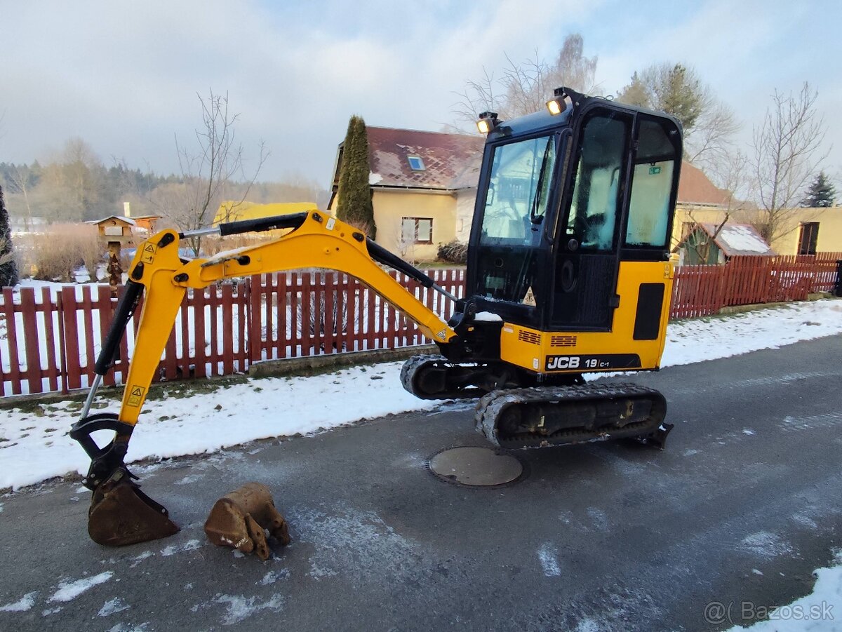 Minibagr JCB 19C-1, 1100mth, r. 2018, roztah.pásy, 2x lžíce