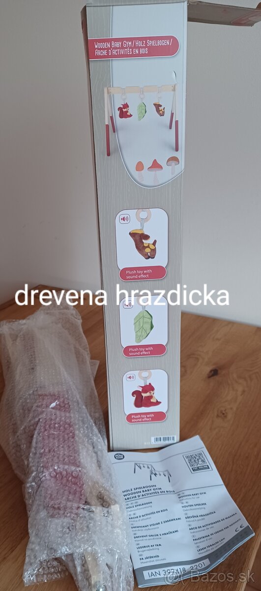 Drevena hrazdicka s hračkami