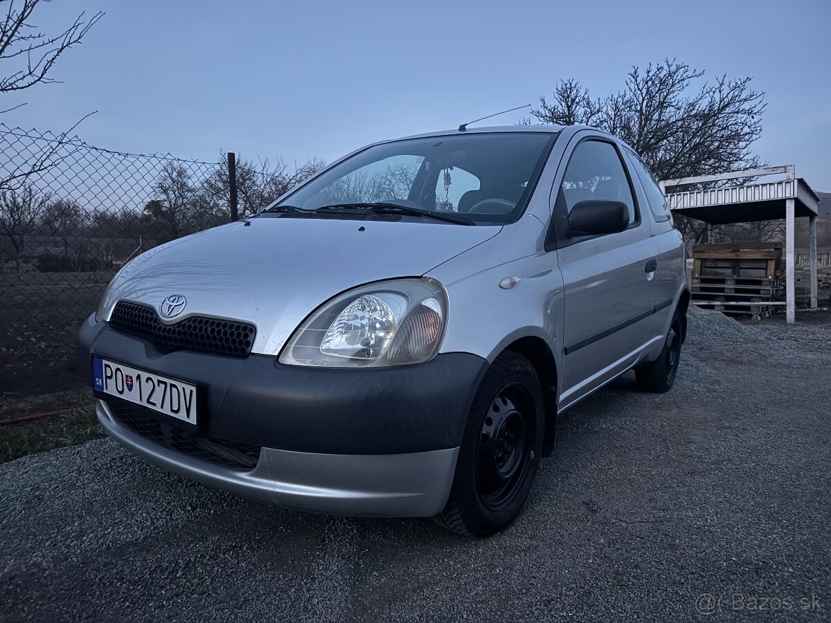 Toyota Yaris 1.0 benzín