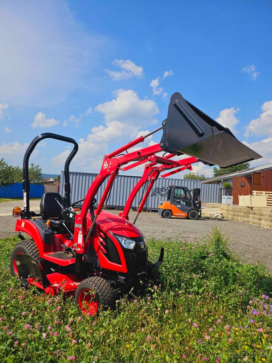 Traktor TYM 194 s medzinap. kosou a celnym nakladacom