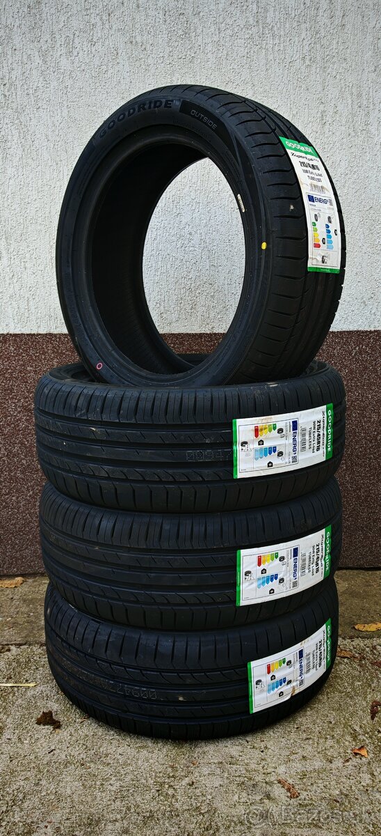 Letné Goodride Zupereco 215/45 R16