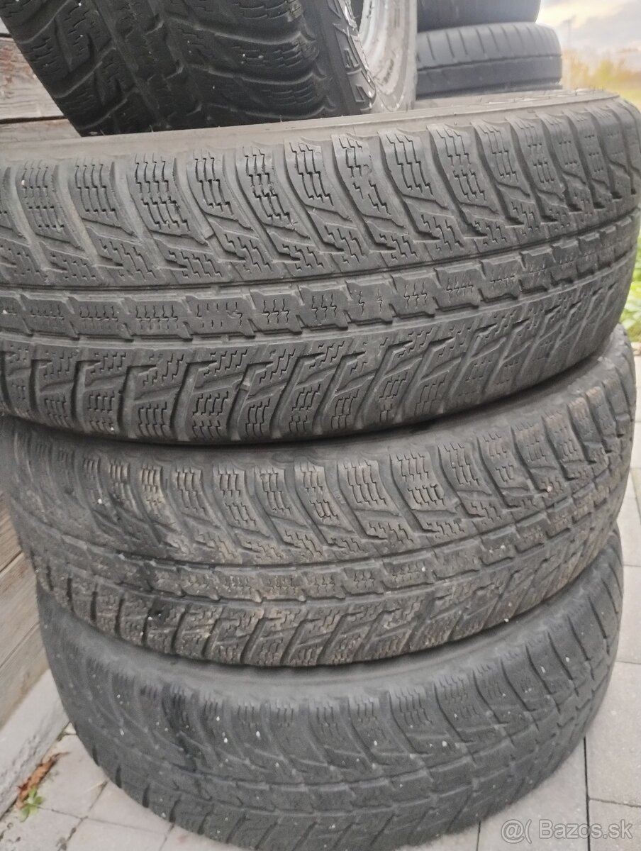 Zimné pneu.215/70R16