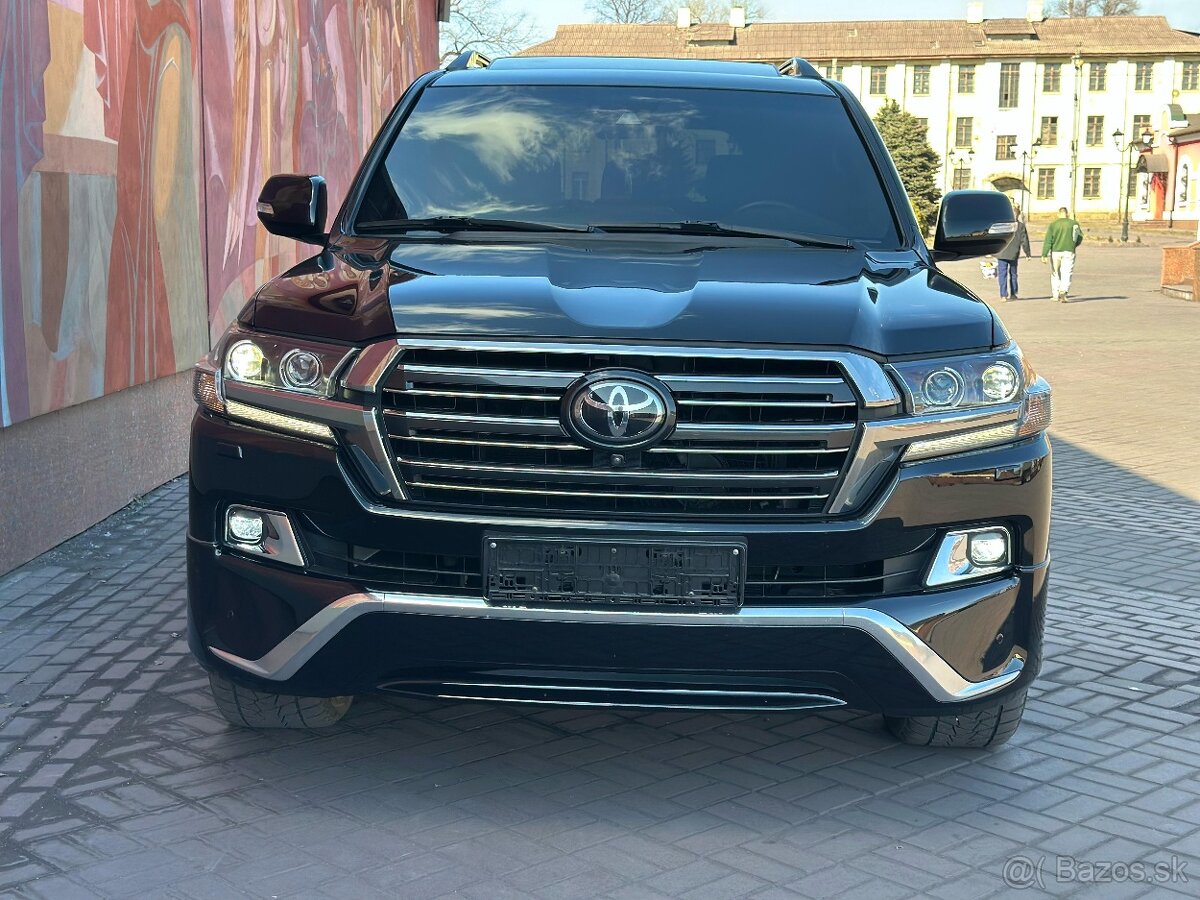 TOYOTA LAND CRUISER 200