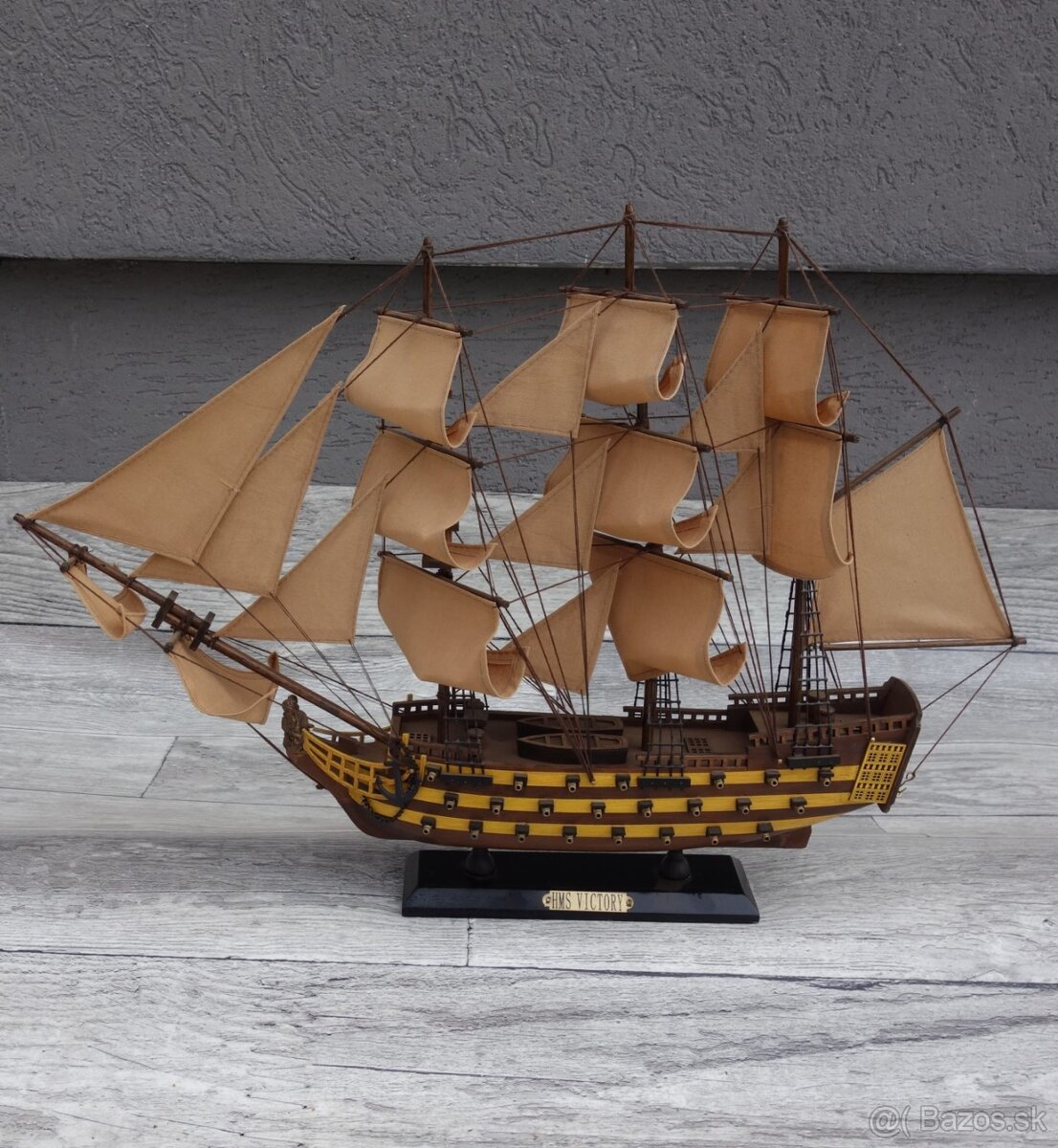 Plachetnica model – HMS Victory .