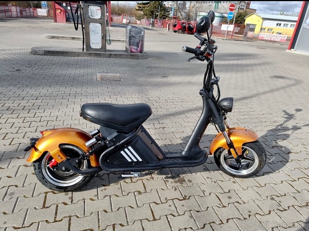 Elektrická chopper kolobezka