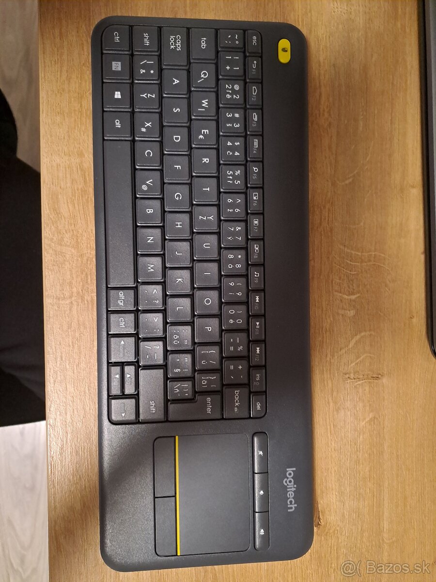 Bezdrotova klacesnica s touchpadom zn. Logitech K400+