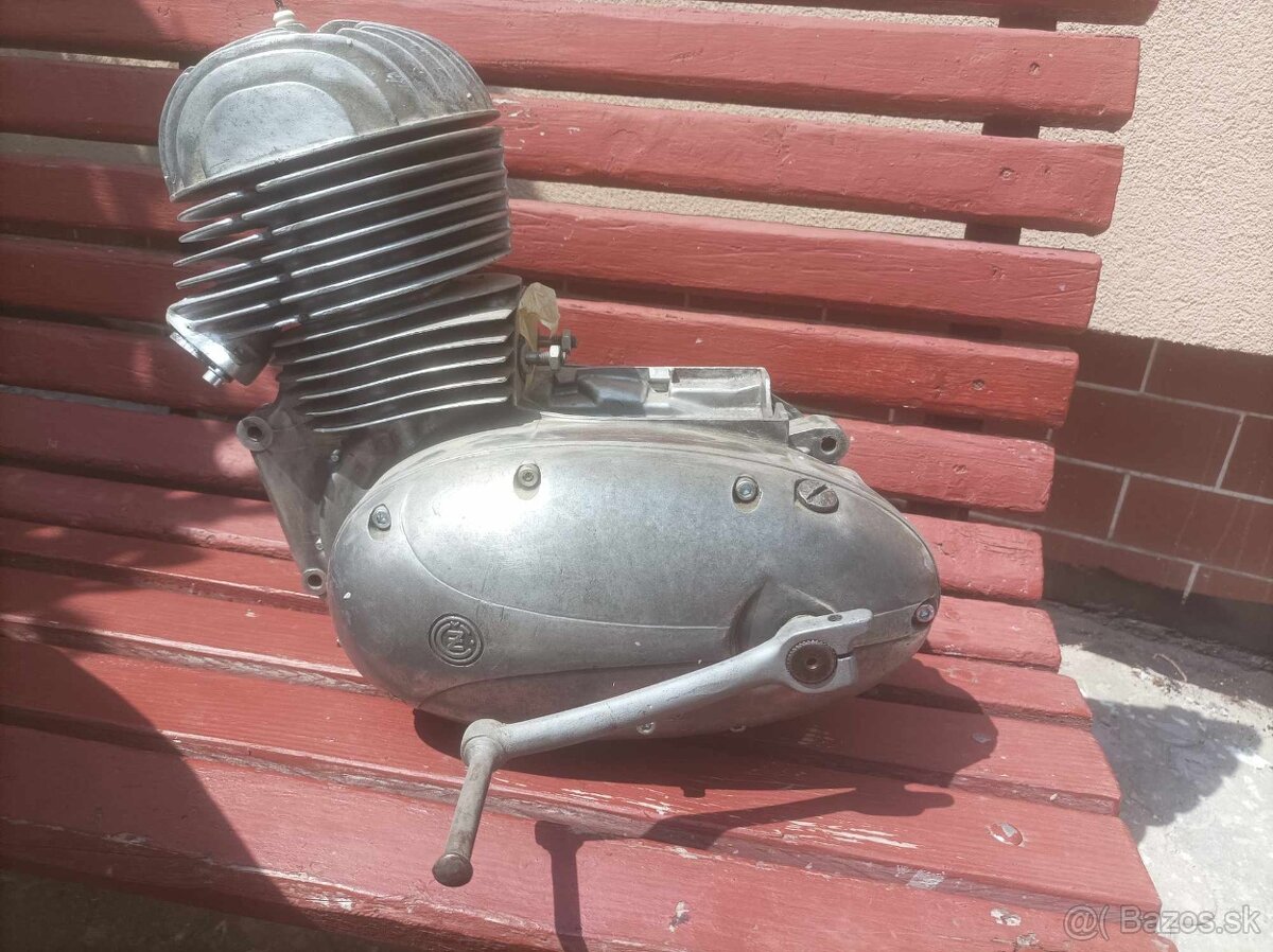 Jawa ČZ 175 motor