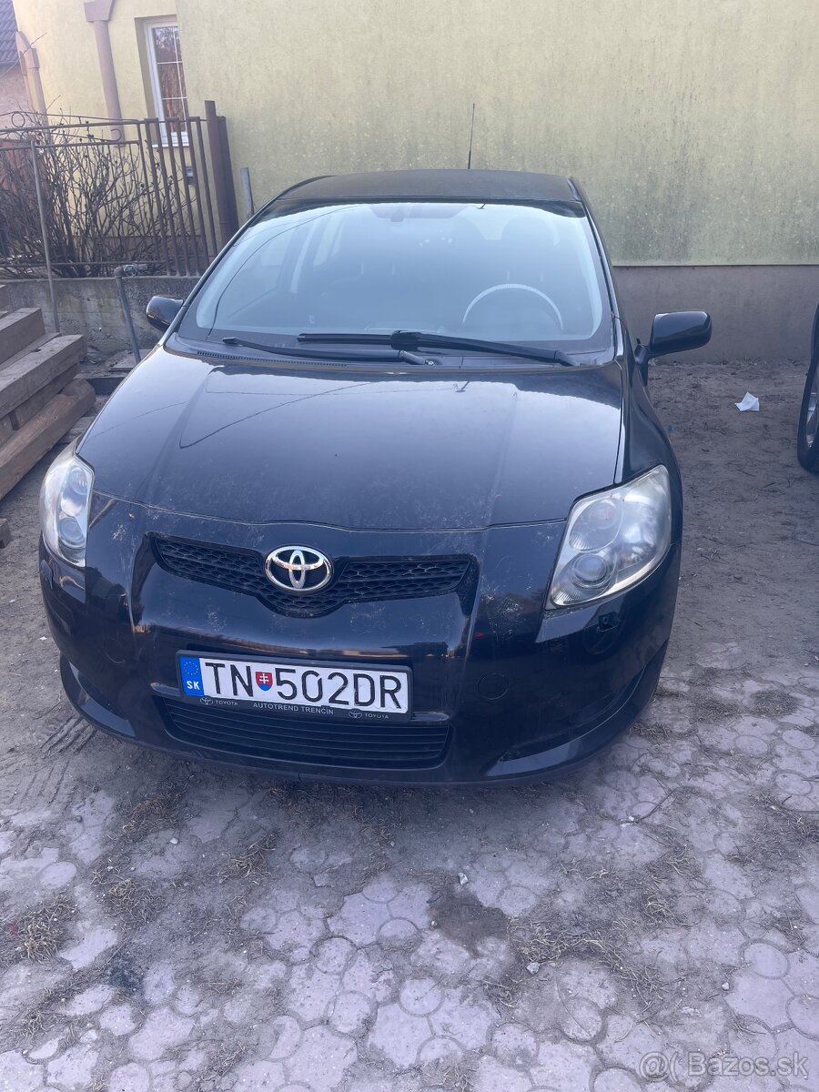 Predam toyotu auris 2.2 dizel rok2008