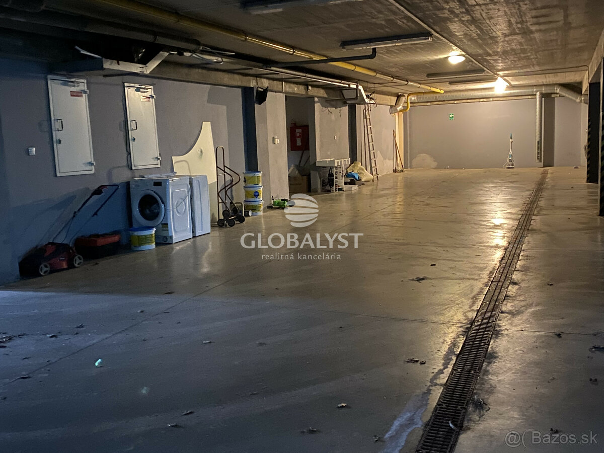 Garáž - 350 m2 - na služby, autodetaling v centre mesta