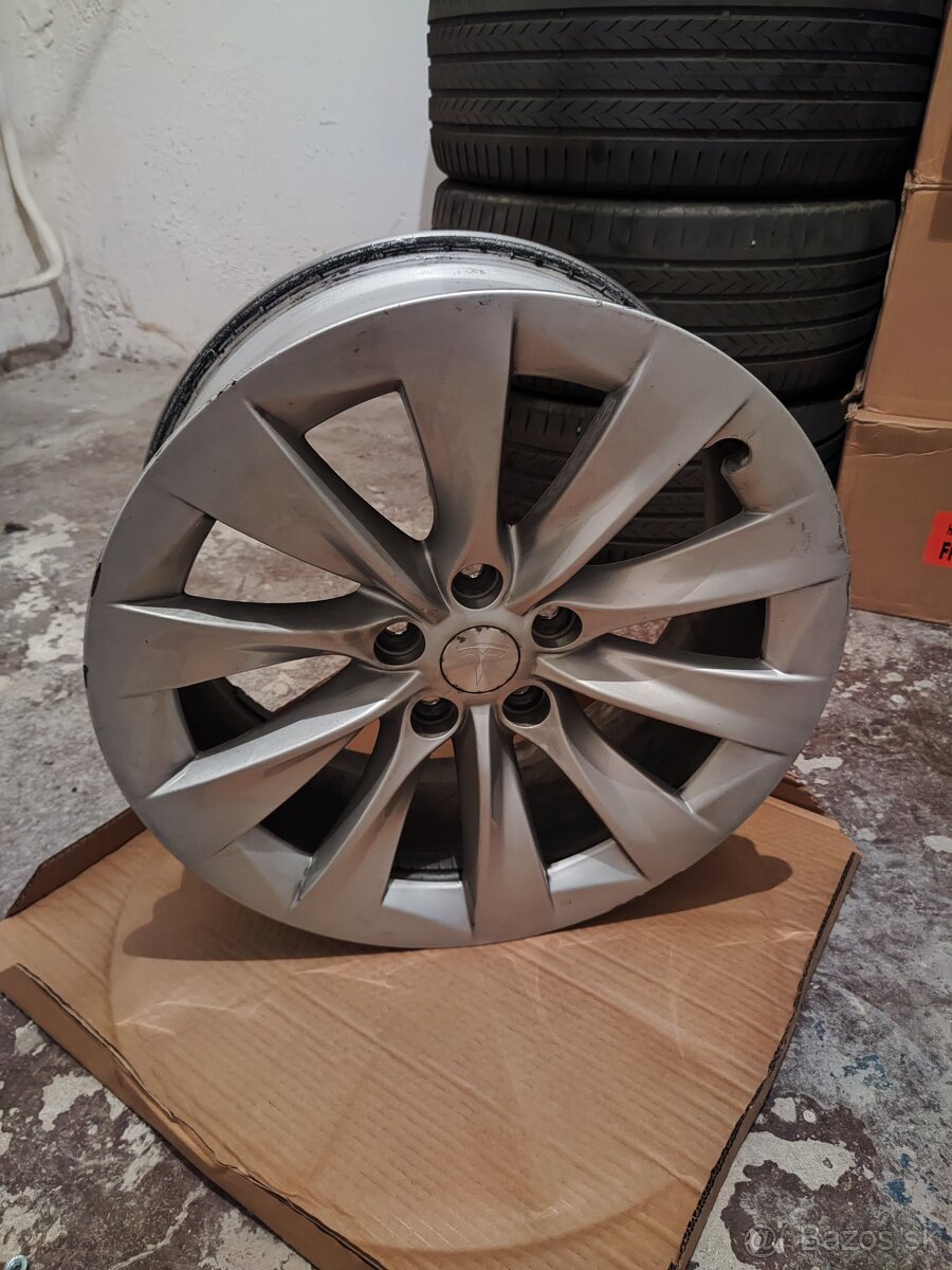 Tesla 19" silver slipstream