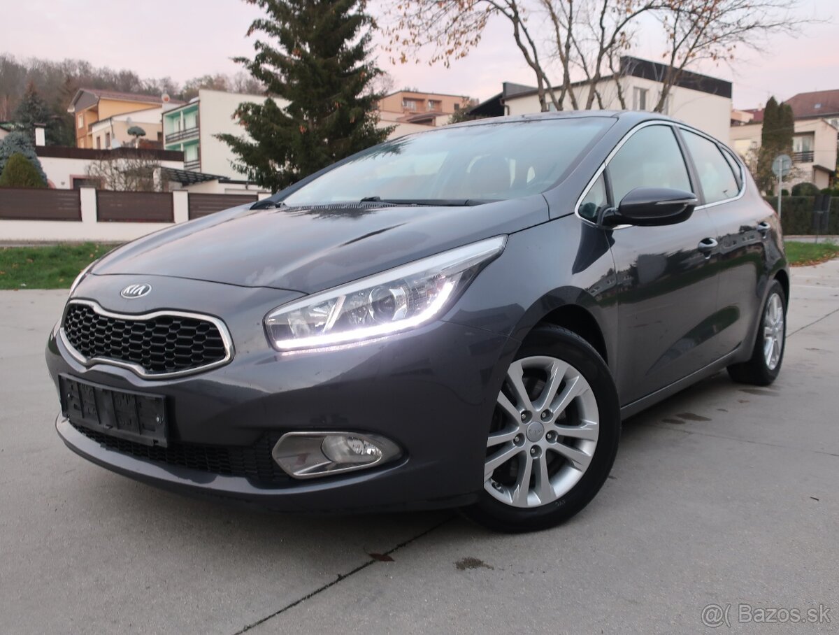 Kia Cee'd 1.6 CRDi Active, r.v. 9/2015, šedá metalíza, ťažné