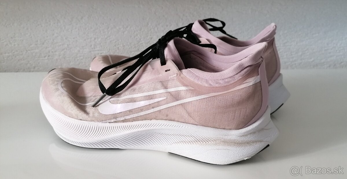 NIKE WMNS ZOOM FLY 3 Pôv.cena:159,90EUR  Bežecké Tenisky