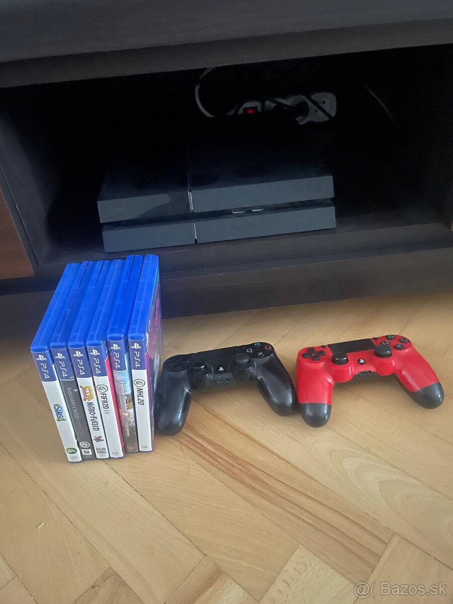 Predam Playstation 4 500gb plus 2 ovládače a 6 hier