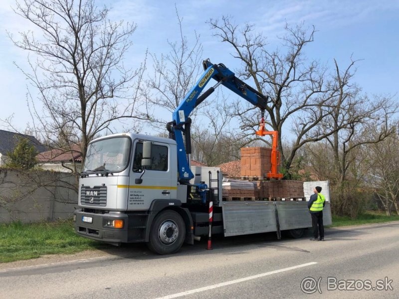 Autodoprava s hydraulickou rukou