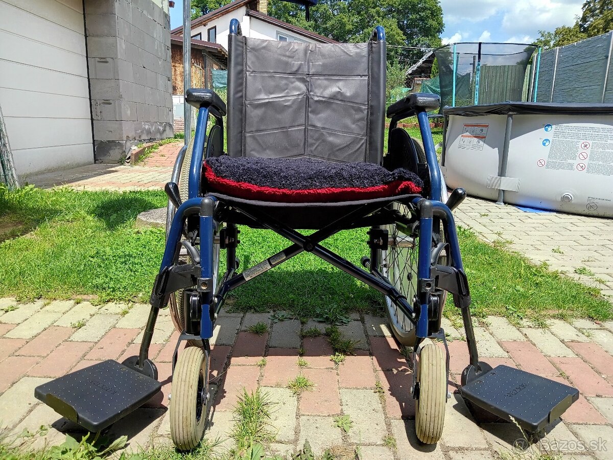 širší Invalidný vozík robený na mieru.