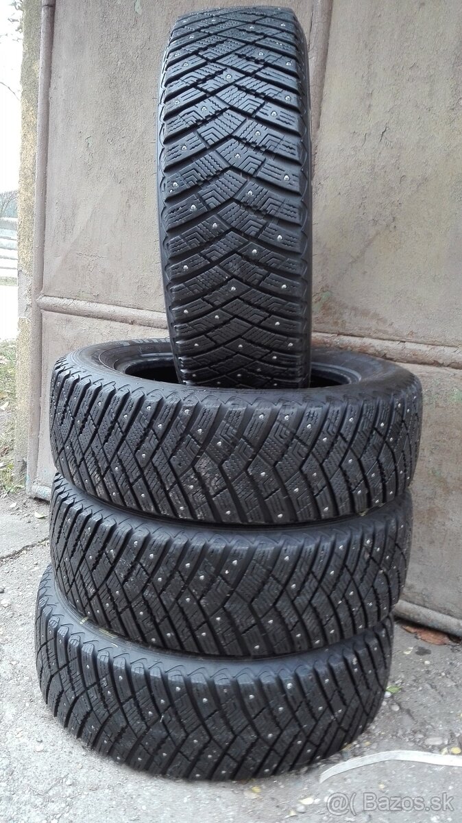 Predám 4-Zimné pneumatiky Goodyear Ultra 215/65 R17