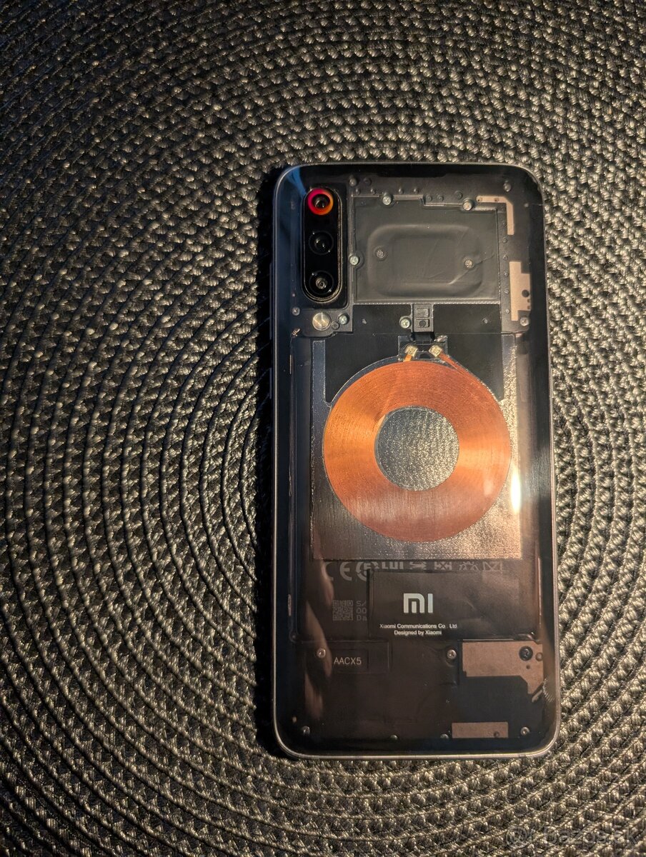 Xiaomi Mi9 - Android 14 - nová batéria - SD855 - 6/64GB