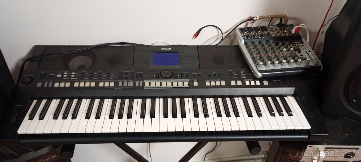 Predám Yamaha Psr s 650