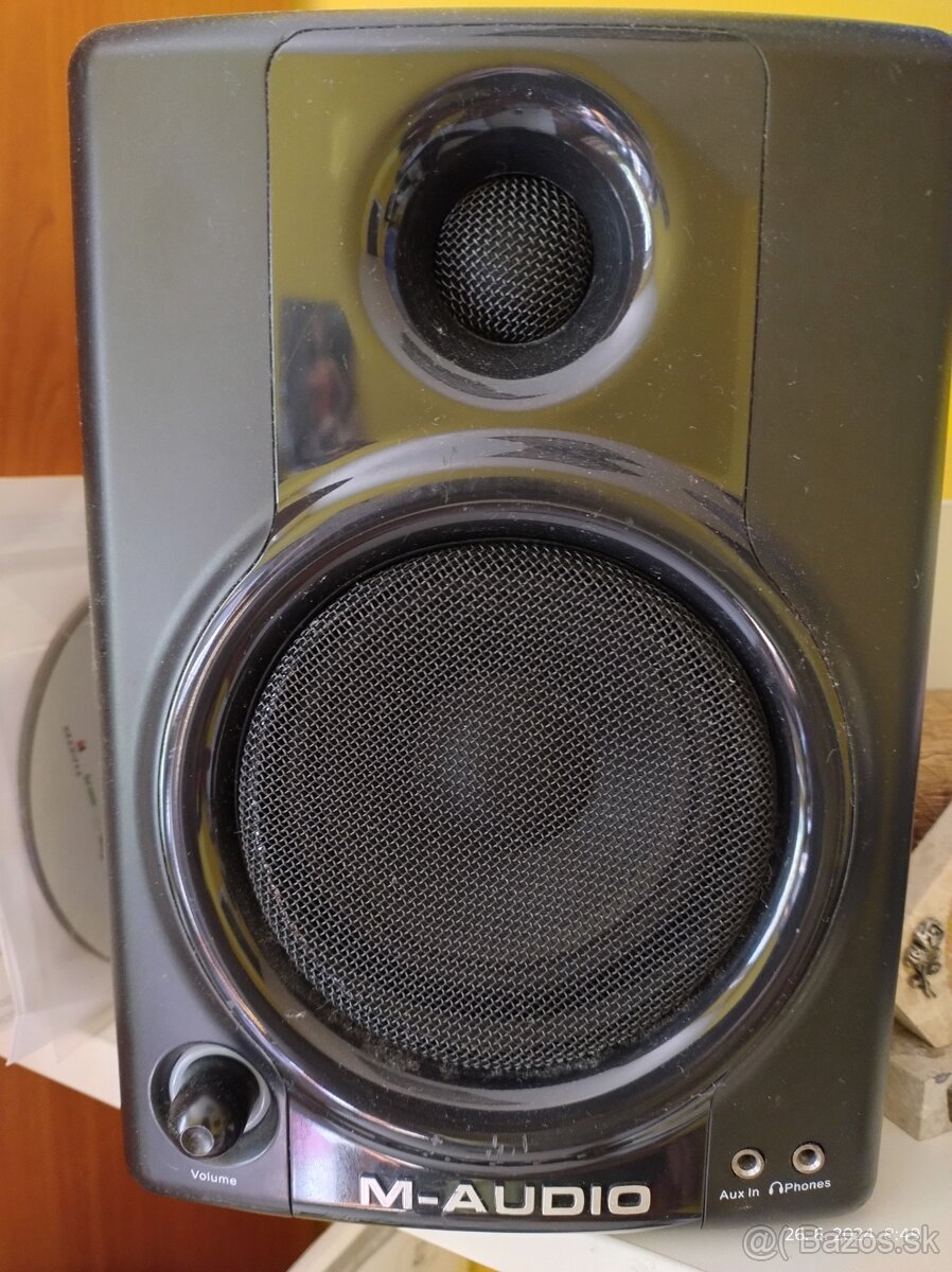 M Audio av 40