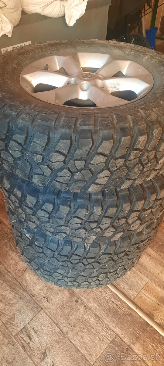 BFGoodrich Mud-Terrain T/A, LT255/75R17