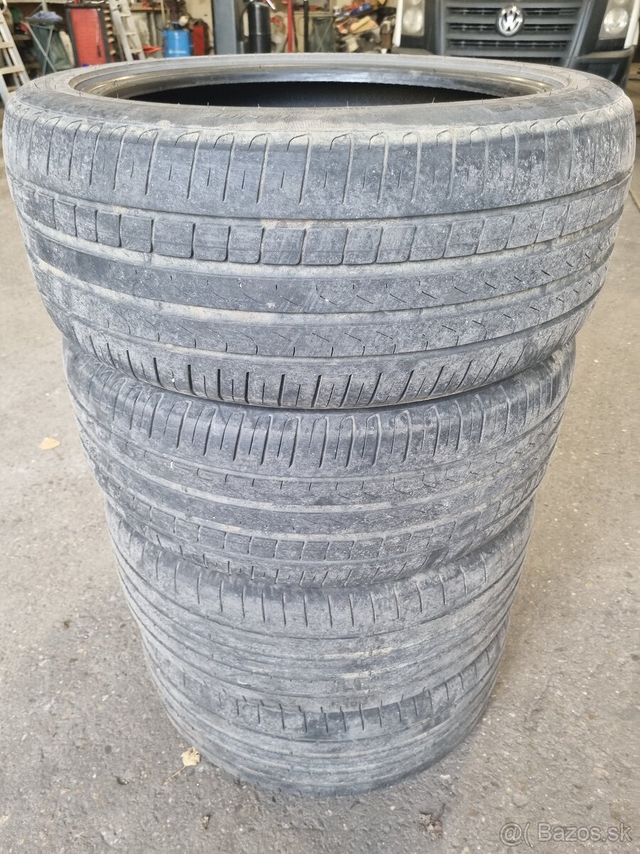 235/45R18