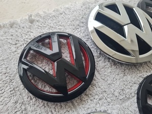 Farebné a chrómové znaky / emblémy / logo na VOLKSWAGEN