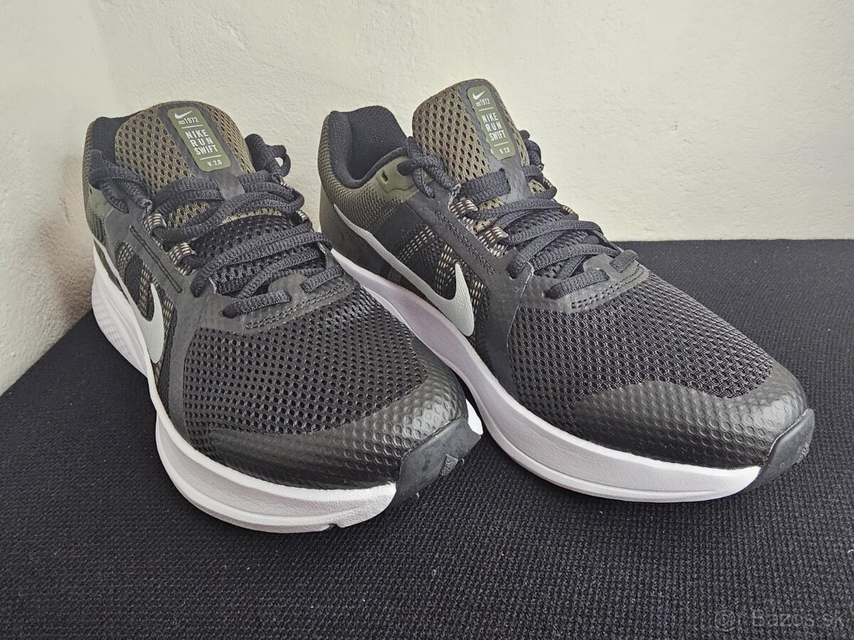 Nike RUN SWIFT 2 (44.5) / (44)