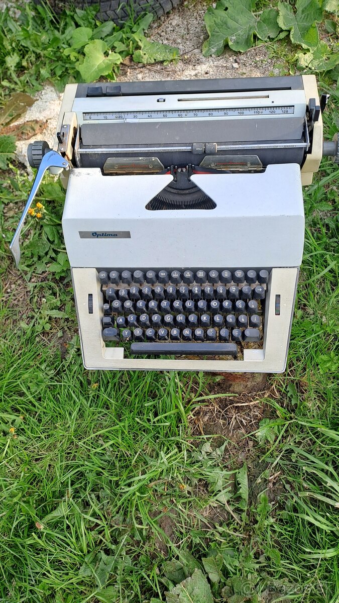 Pisací stroj