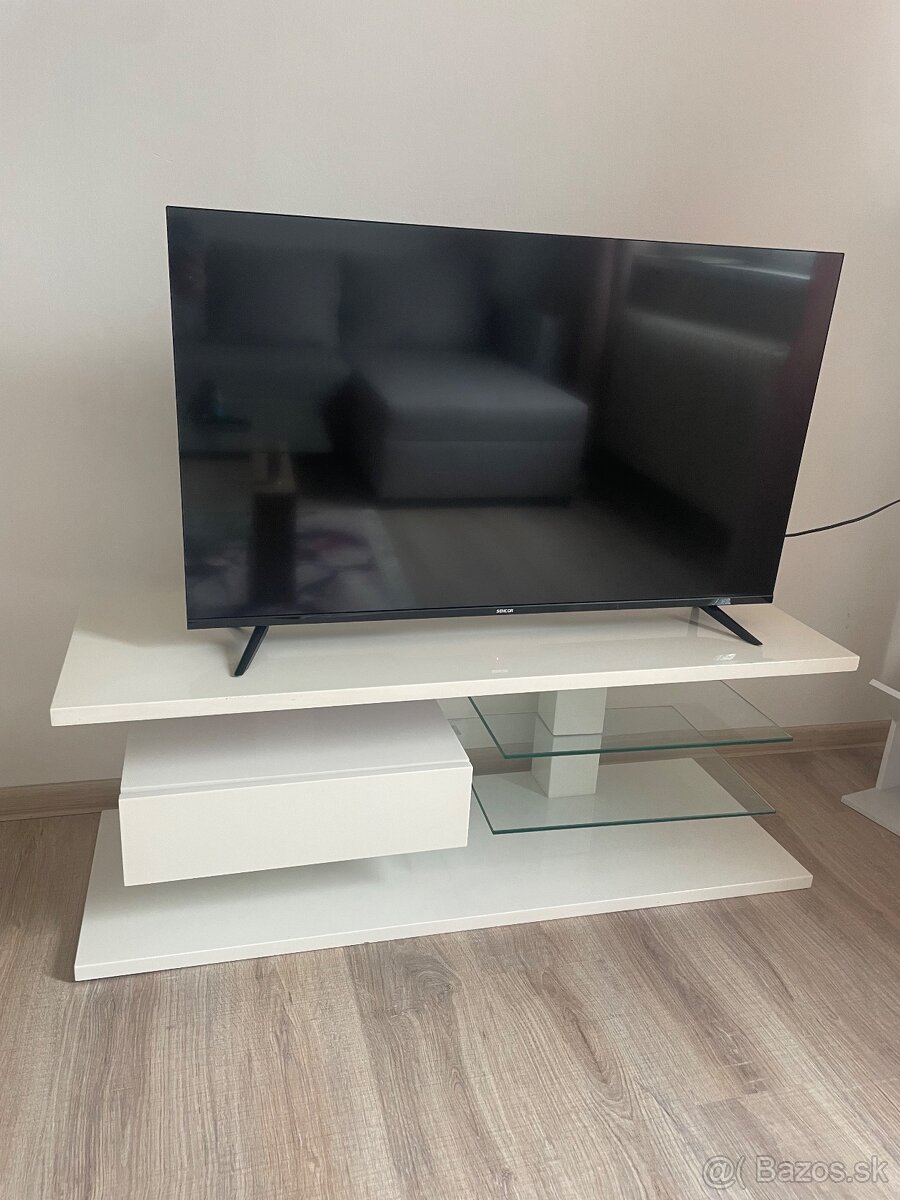 stolík pod TV